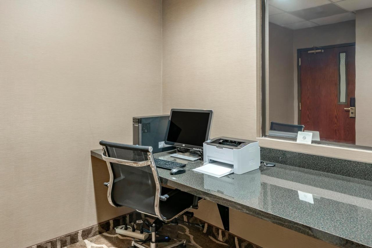 Comfort Inn & Suites St Louis-Оу'Фелон Екстер'єр фото