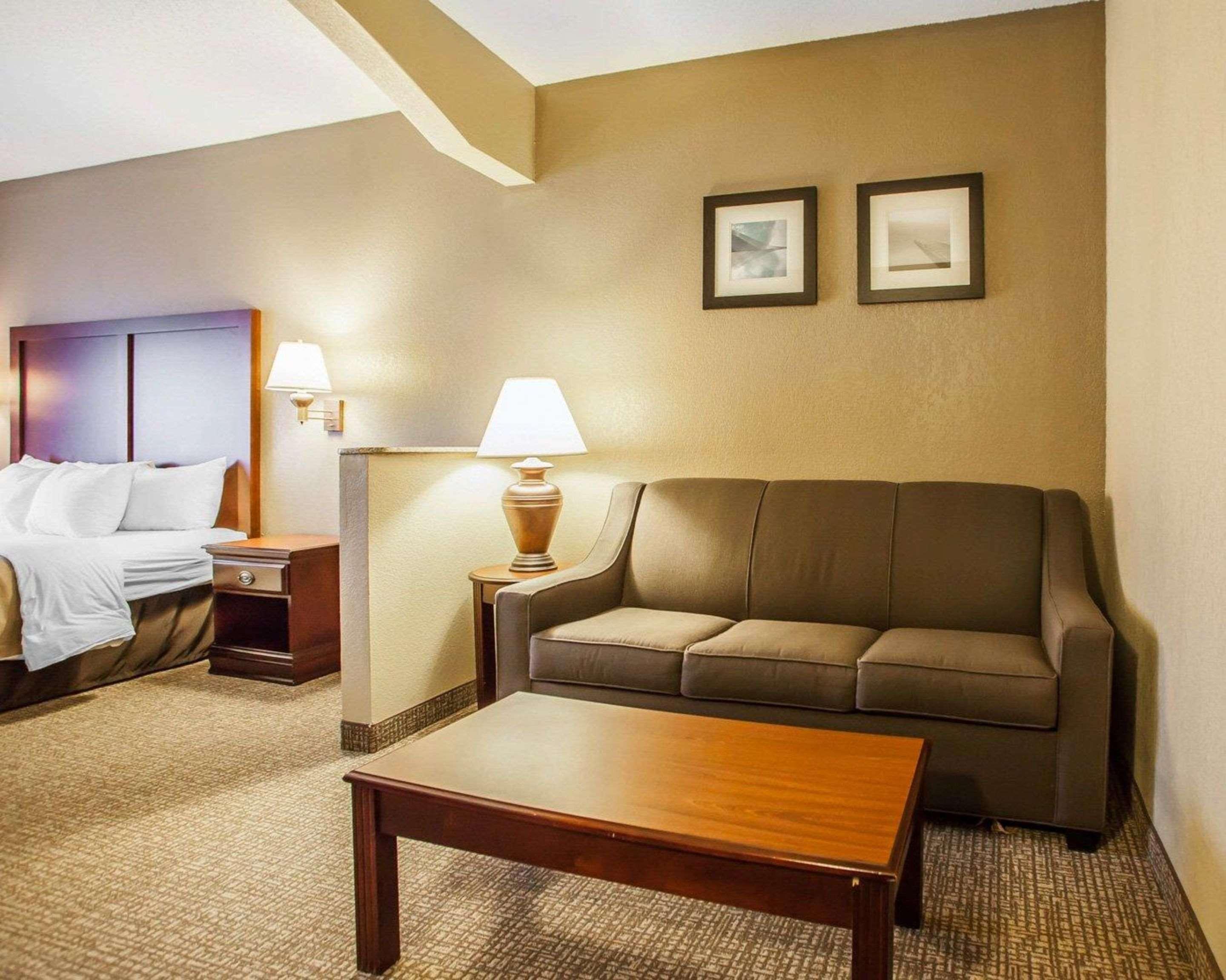 Comfort Inn & Suites St Louis-Оу'Фелон Екстер'єр фото
