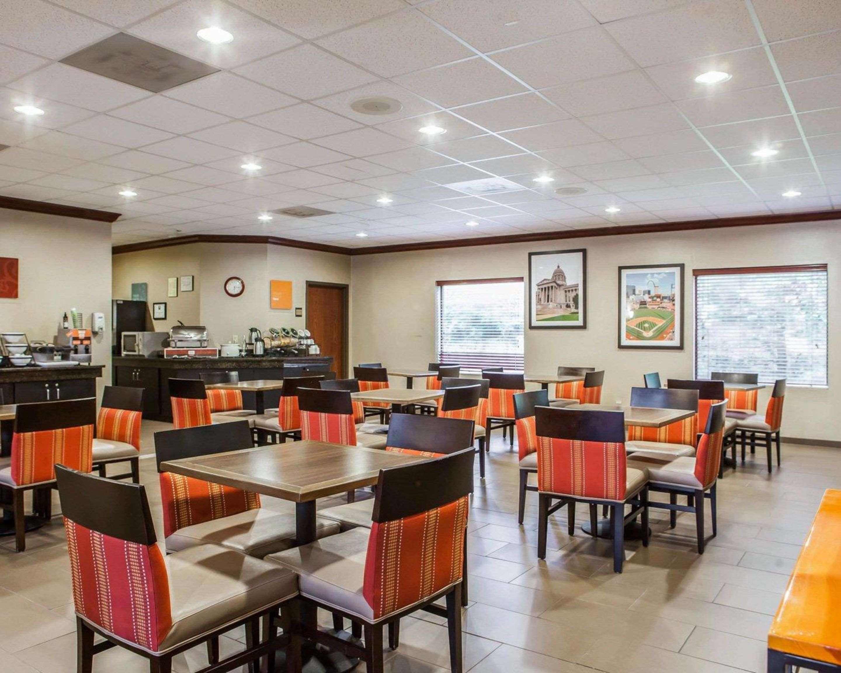 Comfort Inn & Suites St Louis-Оу'Фелон Екстер'єр фото