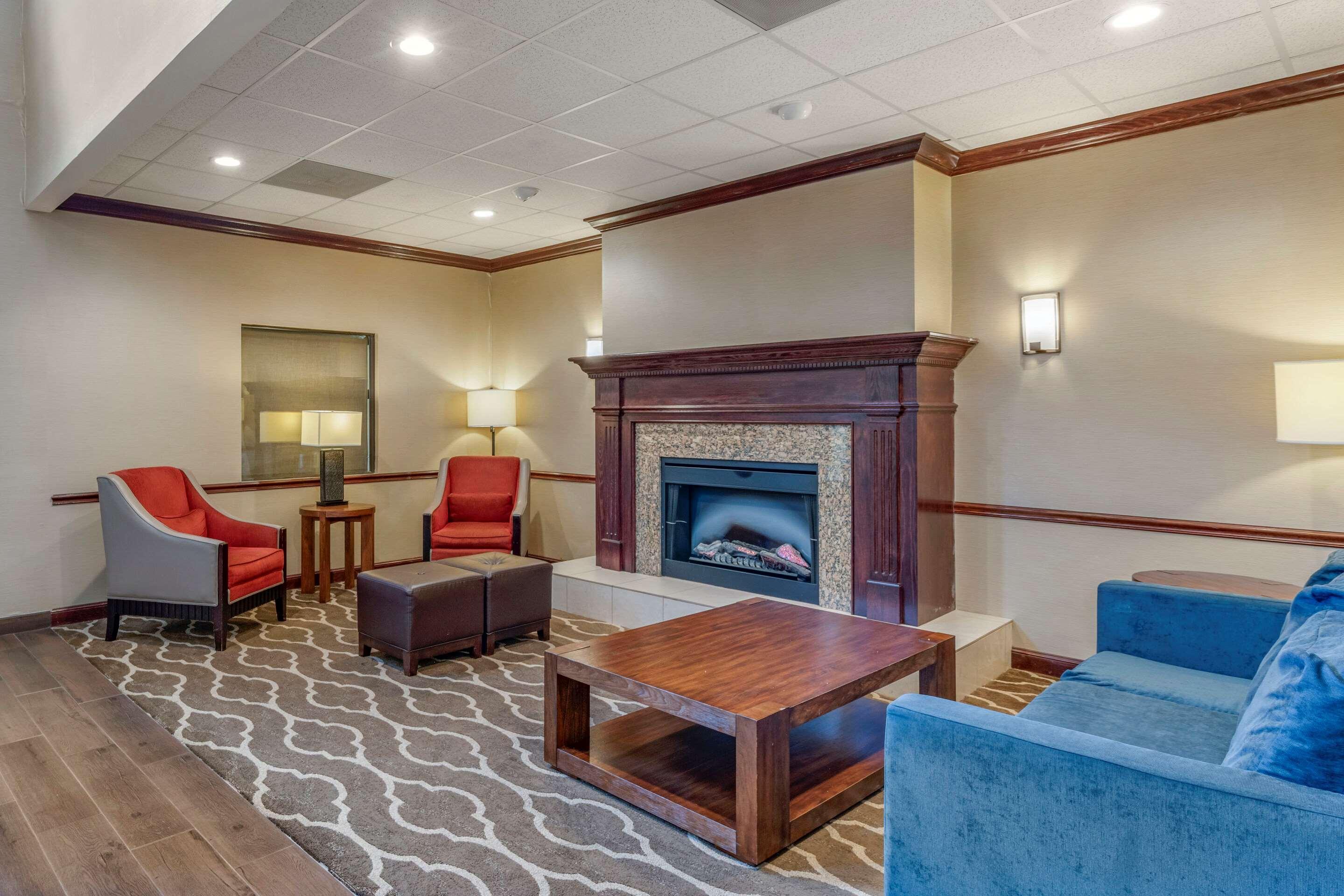 Comfort Inn & Suites St Louis-Оу'Фелон Екстер'єр фото