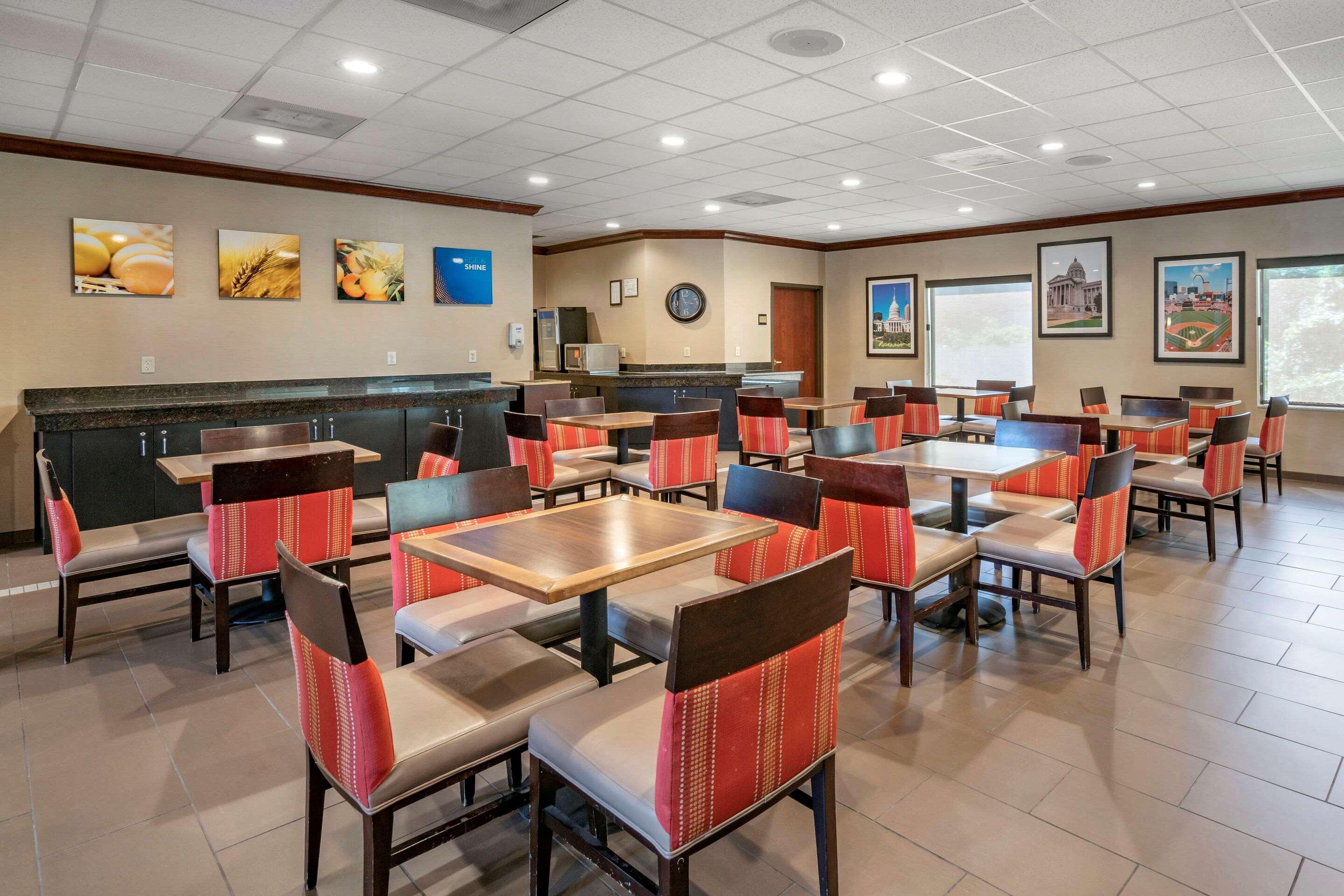 Comfort Inn & Suites St Louis-Оу'Фелон Екстер'єр фото