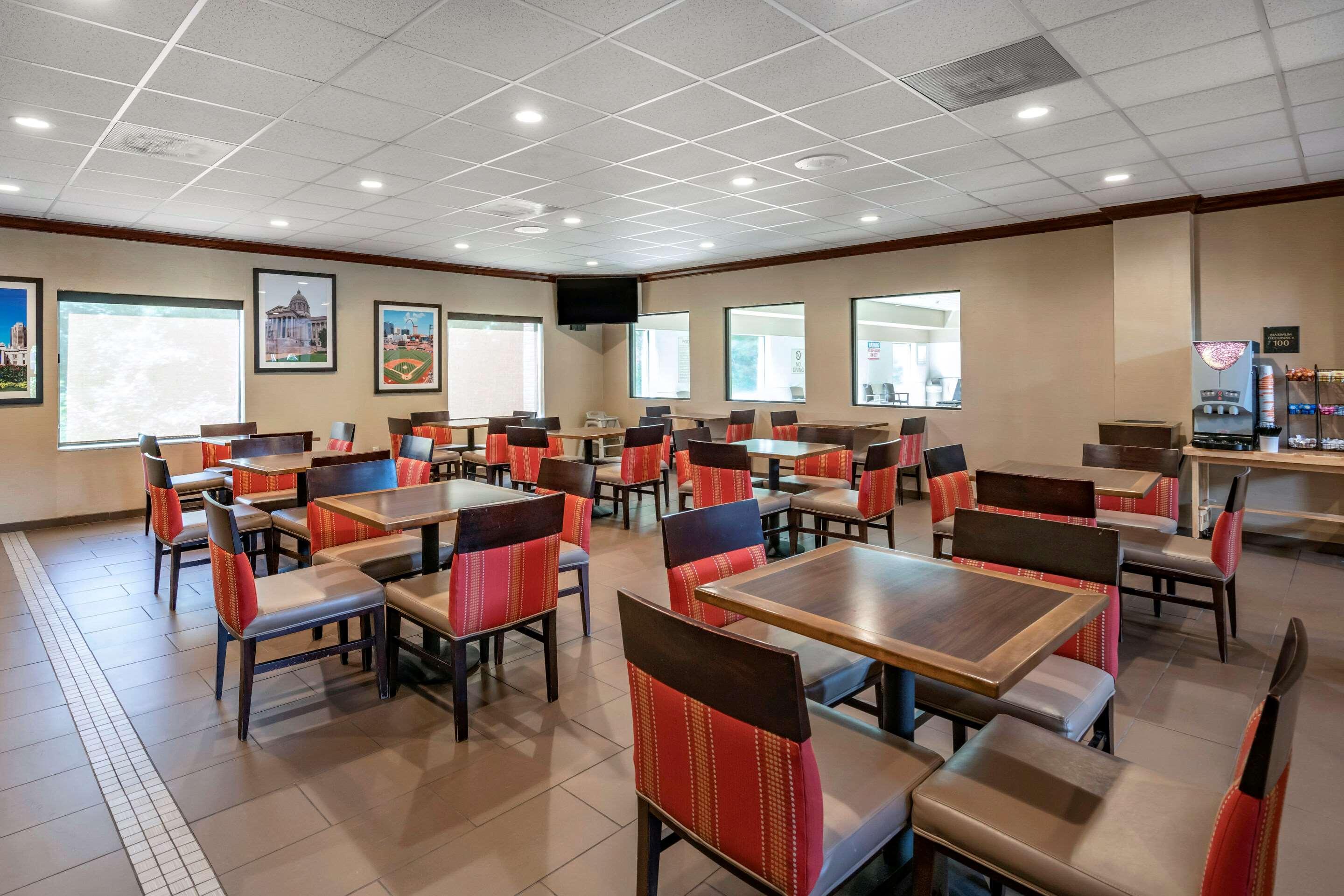 Comfort Inn & Suites St Louis-Оу'Фелон Екстер'єр фото