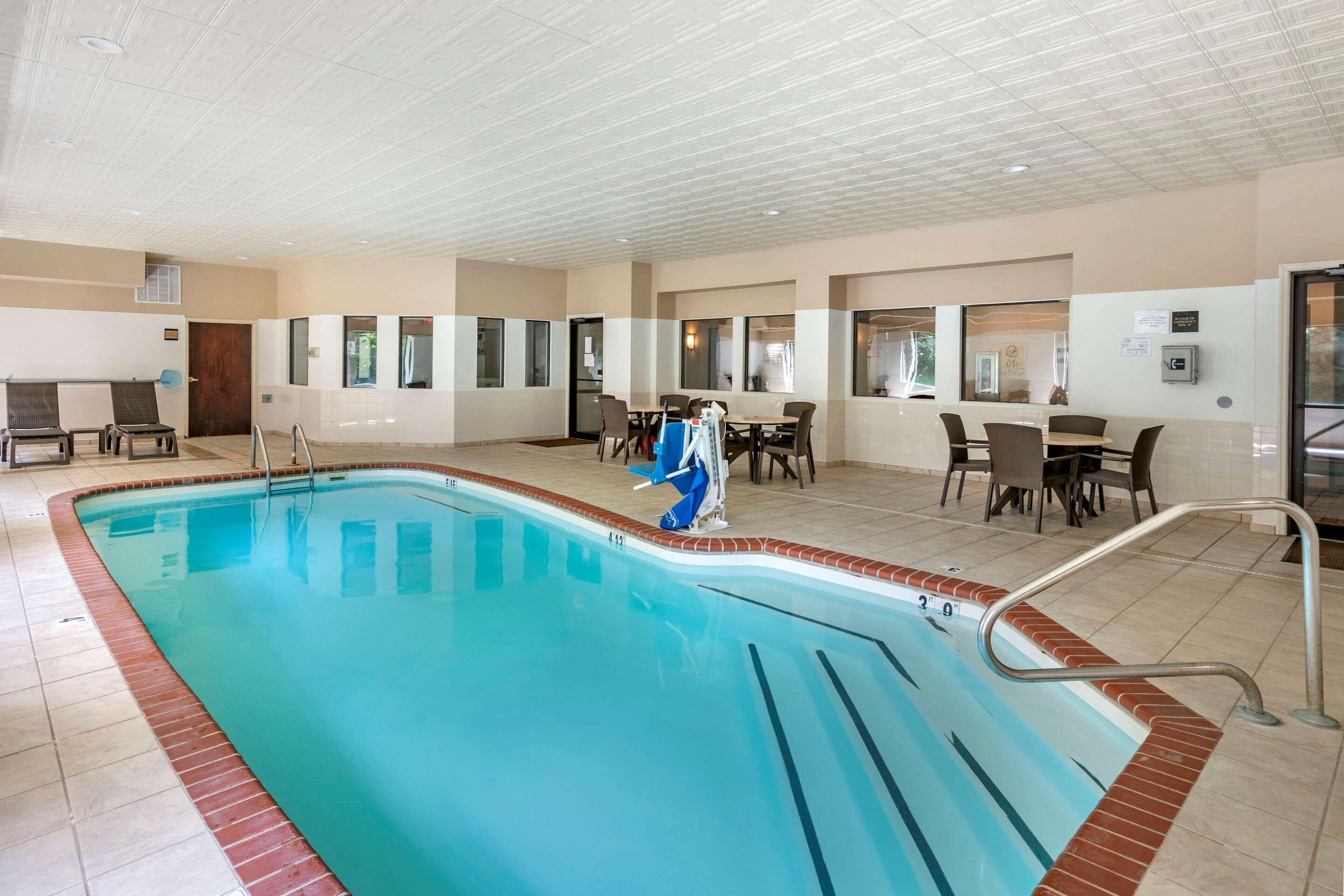 Comfort Inn & Suites St Louis-Оу'Фелон Екстер'єр фото